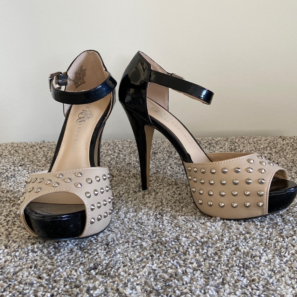 🔥Rock and Republic platform stilettos.
